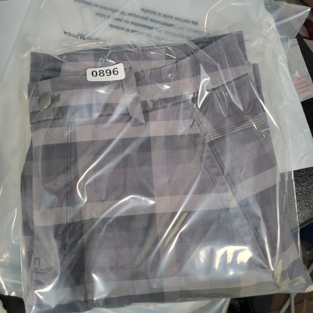 Lululemon Commission Shorts Mens 34 Gray Plaid Checkered Stretch Golf Casual